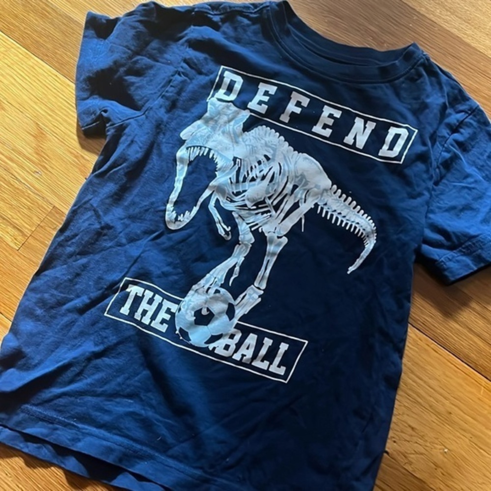 Soccer Dino 7/8 t shirt crazy 8s EUC.
